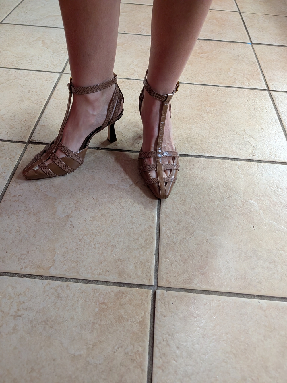 Louis et Cie Lo-Lakma T-Strap Heeled Sandals Cappuccino Snake Skin Print 9M